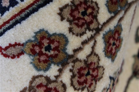 Isfahan White Hand Knotted 510 X 88 Area Rug 250-26938 Image 10