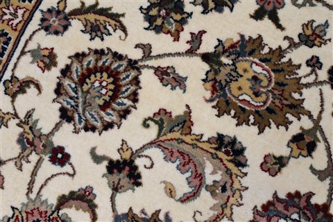 Isfahan White Hand Knotted 510 X 88 Area Rug 250-26938 Image 7
