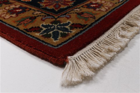 Sarouk Beige Hand Knotted 62 X 91 Area Rug 250-26951 Image 8