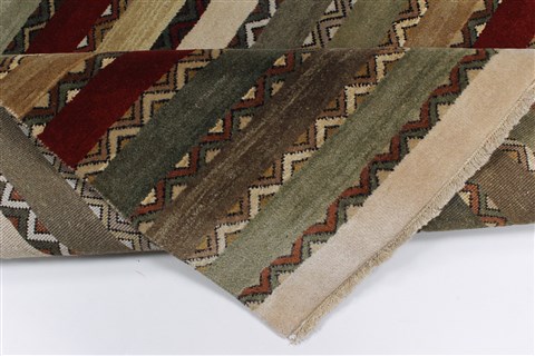 Modern Multicolor Hand Knotted 51 X 71 Area Rug 250-27125 Image 1