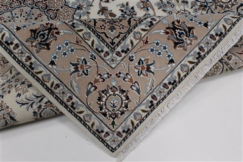 Nain Beige Hand Knotted 57 X 79 Area Rug 250-27152 Image 3