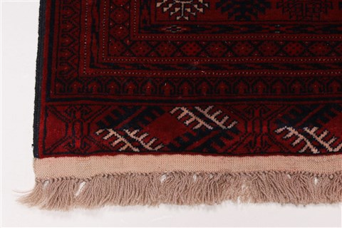 Kunduz Red Hand Knotted 33 X 42 Area Rug 250-27486 Image 4