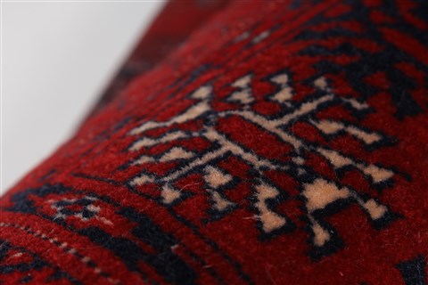 Kunduz Red Hand Knotted 33 X 42 Area Rug 250-27486 Image 6