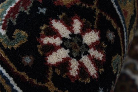 Herati Beige Hand Knotted 30 X 410 Area Rug 250-27513 Image 11