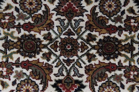 Herati Beige Hand Knotted 30 X 410 Area Rug 250-27513 Image 5