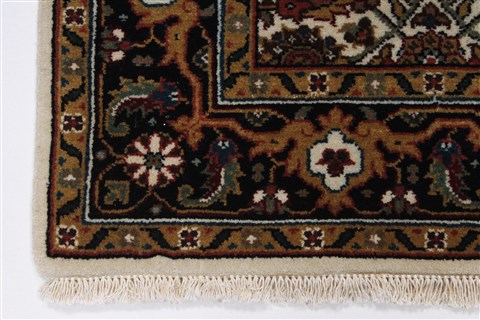Herati Beige Hand Knotted 30 X 410 Area Rug 250-27513 Image 6
