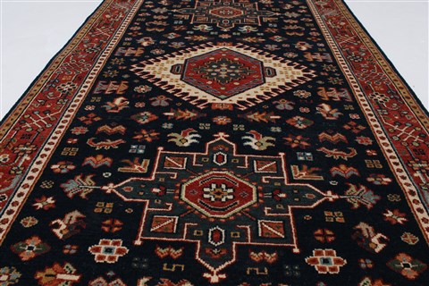 Serapi Red Hand Knotted 30 X 50 Area Rug 250-27515 Image 4