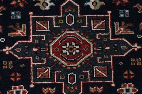 Serapi Red Hand Knotted 30 X 50 Area Rug 250-27515 Image 9