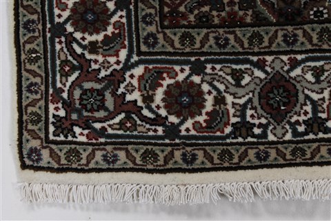Mahi Beige Hand Knotted 32 X 55 Area Rug 250-27530 Image 3