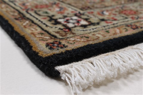 Mahi Beige Hand Knotted 27 X 50 Area Rug 250-27540 Image 6