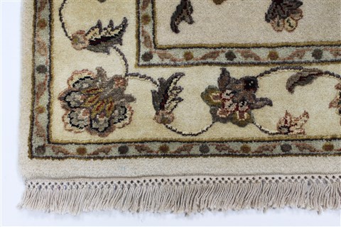 Kashmir Beige Hand Knotted 30 X 51 Area Rug 250-27578 Image 5
