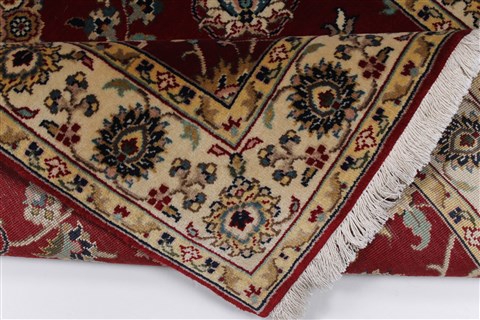 Isfahan Beige Hand Knotted 31 X 410 Area Rug 250-27596 Image 2