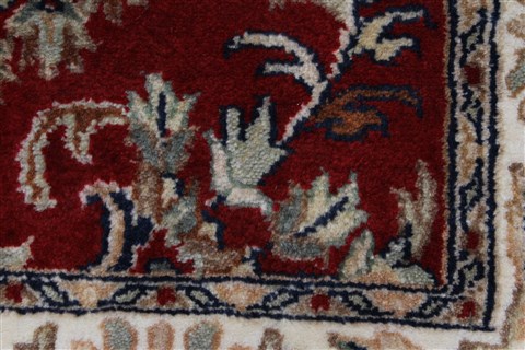 Sarouk Beige Hand Knotted 30 X 51 Area Rug 250-27597 Image 8