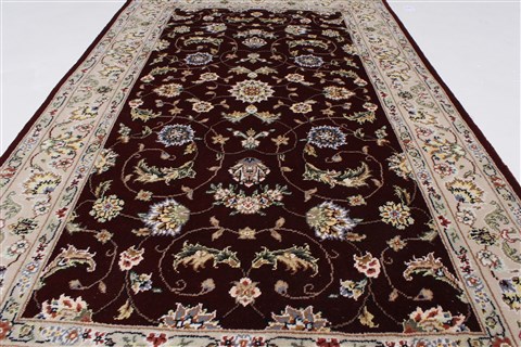 Tabriz Beige Hand Knotted 30 X 50 Area Rug 250-27603 Image 4