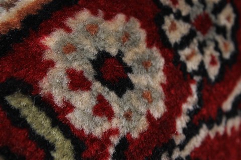 Sarouk Beige Hand Knotted 30 X 51 Area Rug 250-27605 Image 10