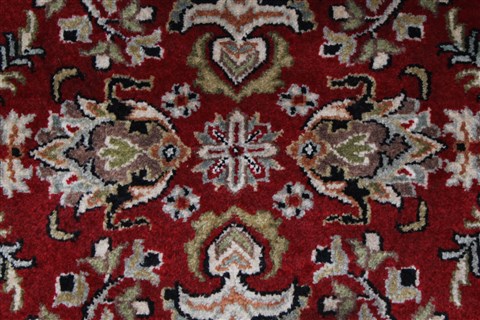 Sarouk Beige Hand Knotted 30 X 51 Area Rug 250-27605 Image 4