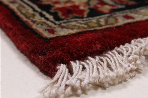 Sarouk Beige Hand Knotted 30 X 51 Area Rug 250-27605 Image 6