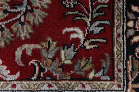 Sarouk Beige Hand Knotted 30 X 51 Area Rug 250-27605 Image 8