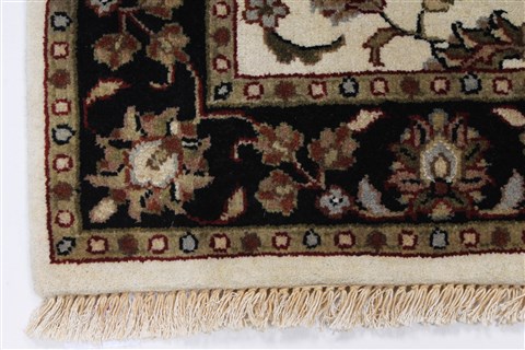 Kashan Beige Hand Knotted 32 X 51 Area Rug 250-27607 Image 6