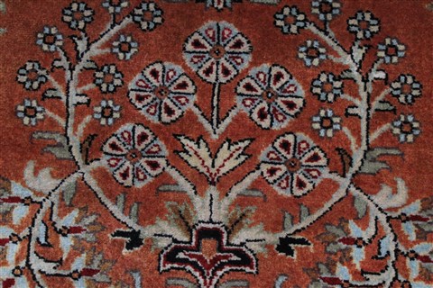 Sarouk Beige Hand Knotted 30 X 50 Area Rug 250-27622 Image 2