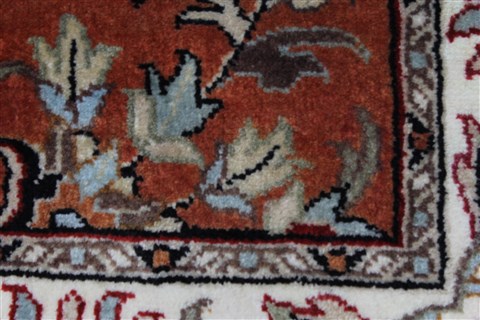 Sarouk Beige Hand Knotted 30 X 50 Area Rug 250-27622 Image 3