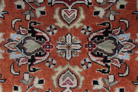 Sarouk Beige Hand Knotted 30 X 50 Area Rug 250-27622 Image 4