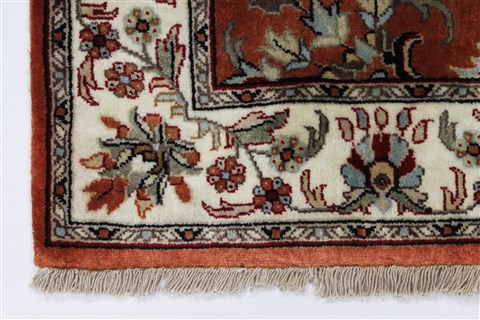 Sarouk Beige Hand Knotted 30 X 50 Area Rug 250-27622 Image 5