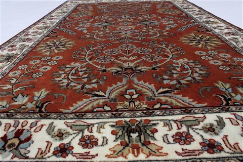 Sarouk Beige Hand Knotted 30 X 50 Area Rug 250-27622 Image 9