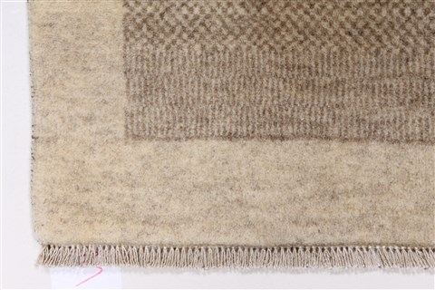 Gabbeh Beige Hand Knotted 30 X 52 Area Rug 250-27672 Image 5
