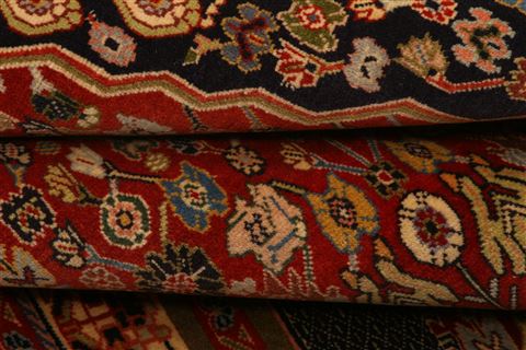 Qashqai Red Hand Knotted 49 X 79 Area Rug 253-27724 Image 2