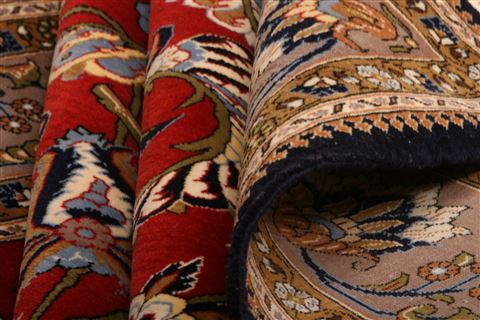 Qum Red Hand Knotted 48 X 70 Area Rug 100-27744 Image 2