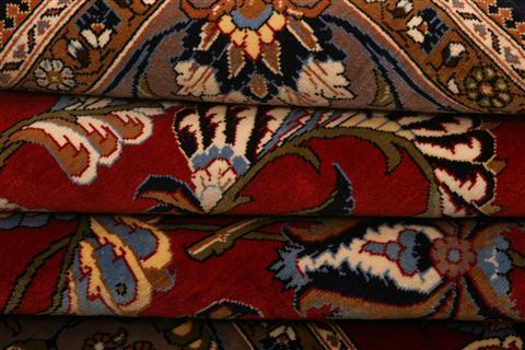 Qum Red Hand Knotted 48 X 70 Area Rug 100-27744 Image 3