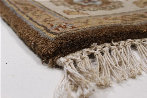 Kashan Beige Hand Knotted 40 X 62 Area Rug 250-27865 Image 6