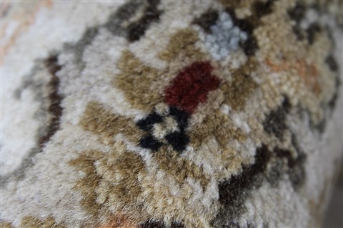 Kashan Beige Hand Knotted 41 X 64 Area Rug 250-27866 Image 12