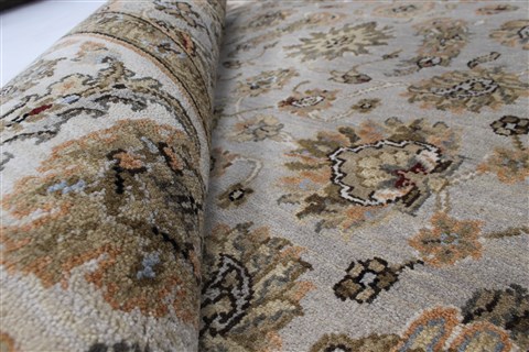 Kashan Beige Hand Knotted 41 X 64 Area Rug 250-27866 Image 2