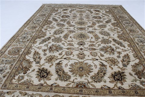 Kashan Beige Hand Knotted 41 X 54 Area Rug 250-27867 Image 2