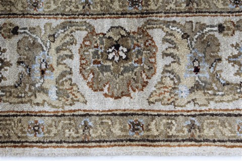 Kashan Beige Hand Knotted 41 X 54 Area Rug 250-27867 Image 3