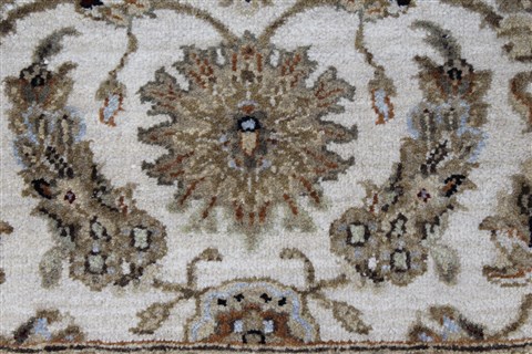 Kashan Beige Hand Knotted 41 X 54 Area Rug 250-27867 Image 4
