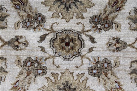 Kashan Beige Hand Knotted 41 X 54 Area Rug 250-27867 Image 5
