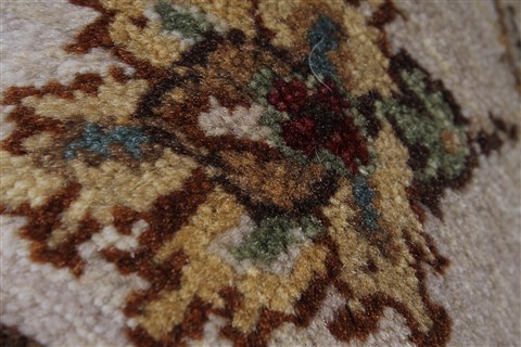 Kashan Beige Hand Knotted 41 X 60 Area Rug 250-27868 Image 12