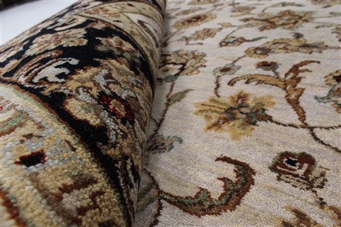 Kashan Beige Hand Knotted 41 X 60 Area Rug 250-27868 Image 2