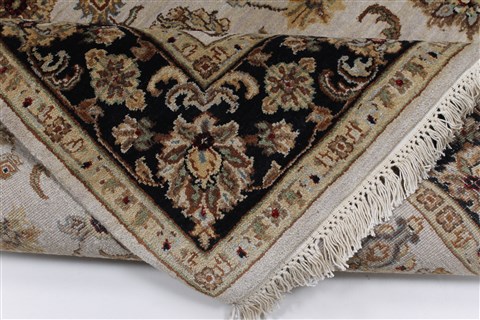 Kashan Beige Hand Knotted 41 X 60 Area Rug 250-27868 Image 3