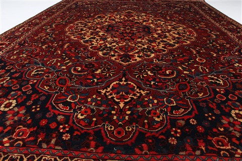 Bakhtiar Red Hand Knotted 73 X 108 Area Rug 100-27953 Image 7
