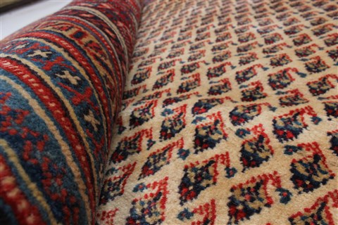 Arak Beige Hand Knotted 98 X 130 Area Rug 100-27969 Image 3