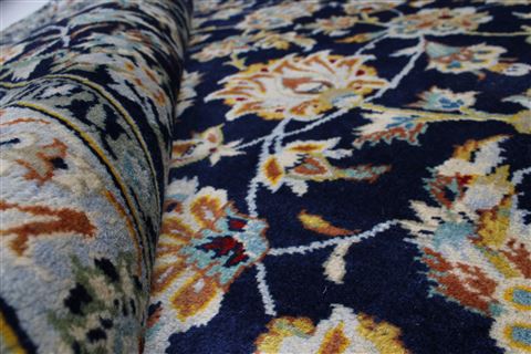 Kashan Beige Hand Knotted 103 X 137 Area Rug 100-27985 Image 4