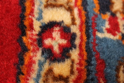 Kashan Red Hand Knotted 98 X 128 Area Rug 100-28018 Image 2