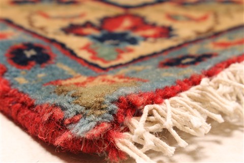 Isfahan Red Hand Knotted 87 X 126 Area Rug 100-28028 Image 9