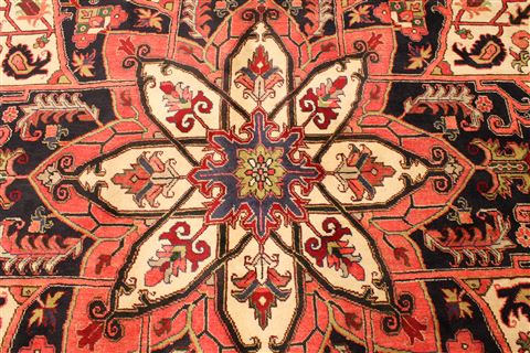 Heriz Beige Hand Knotted 128 X 188 Area Rug 100-28031 Image 12