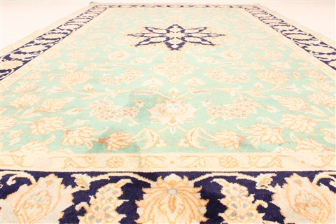 Tabriz Beige Hand Knotted 48 X 79 Area Rug 100-28058 Image 4