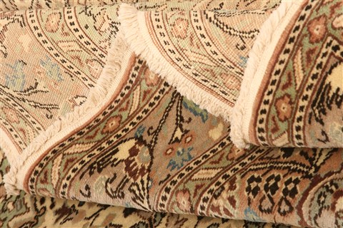 Kayseri Beige Hand Knotted 66 X 98 Area Rug 253-28079 Image 3